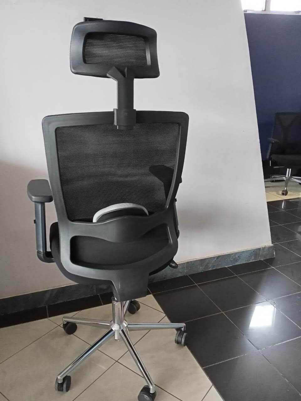 ezekiel-semi-orthopedic-office-chair-3